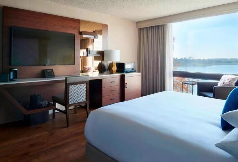 Standard-invahuone Queen-vuode, Kansas City Airport Marriott