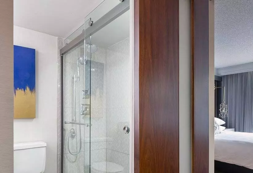 اتاق کلاب, Kansas City Airport Marriott