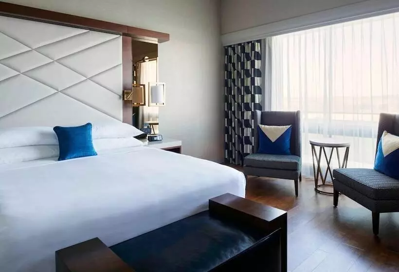 اتاق کلاب, Kansas City Airport Marriott