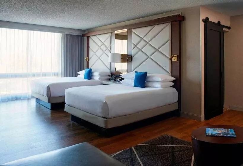 اتاق کلاب, Kansas City Airport Marriott