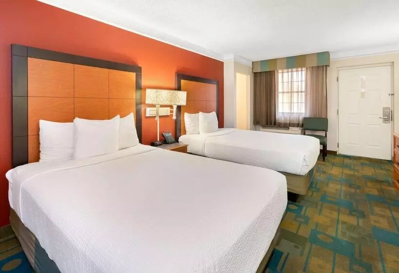 ２ダブルベッドのスタンダードルーム, La Quinta Inn By Wyndham Phoenix Sky Harbor Airport