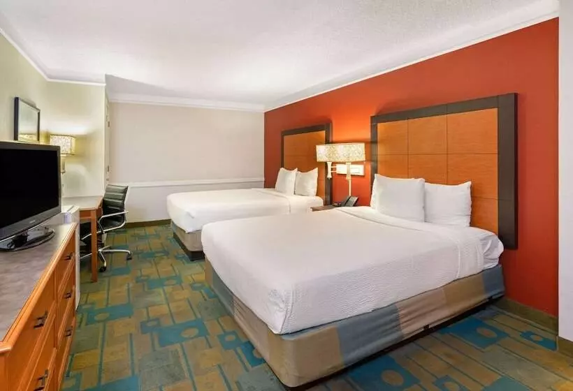 ２ダブルベッドのスタンダードルーム, La Quinta Inn By Wyndham Phoenix Sky Harbor Airport