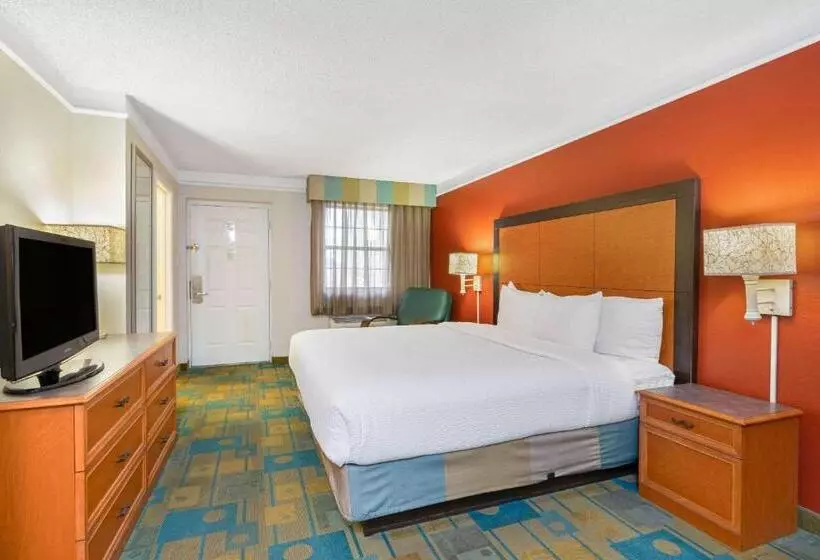 キングサイズベッドのスタンダードルーム, La Quinta Inn By Wyndham Phoenix Sky Harbor Airport