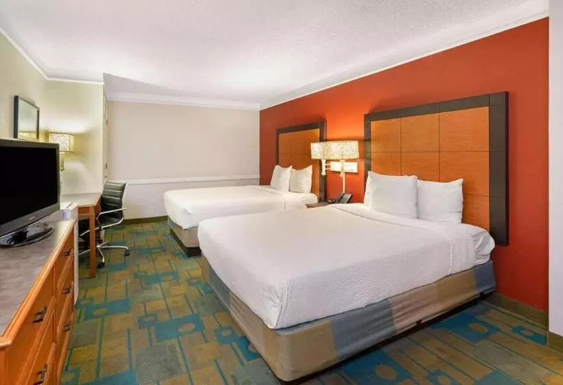 ２ダブルベッドのスタンダードルーム, La Quinta Inn By Wyndham Phoenix Sky Harbor Airport