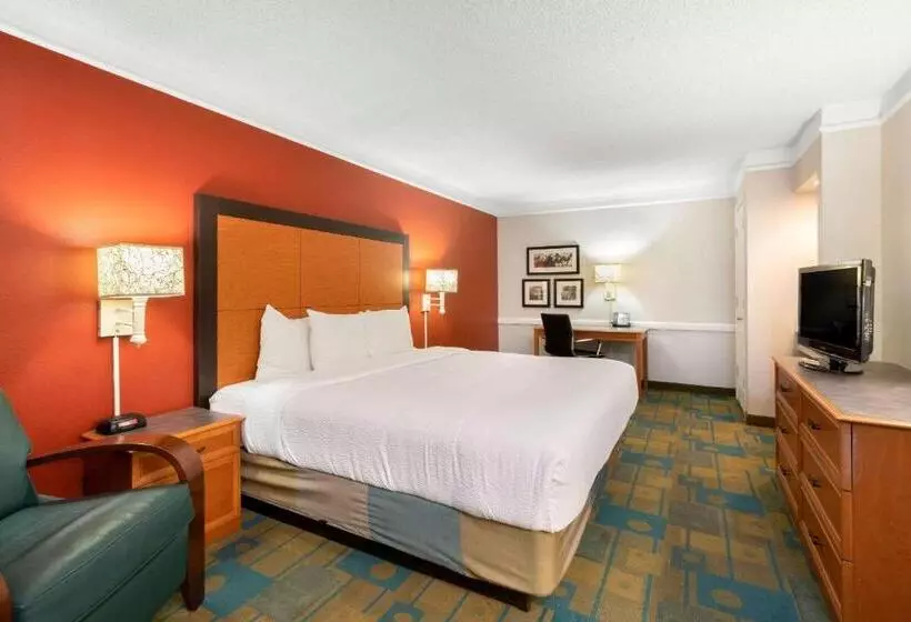 キングサイズベッドのデラックスルーム, La Quinta Inn By Wyndham Phoenix Sky Harbor Airport