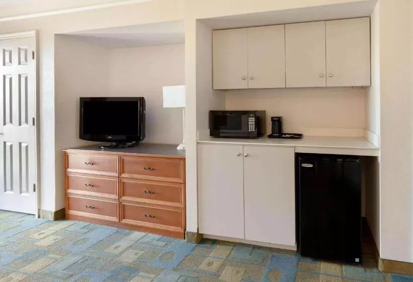 キングサイズベッドのスイートルーム, La Quinta Inn By Wyndham Phoenix Sky Harbor Airport