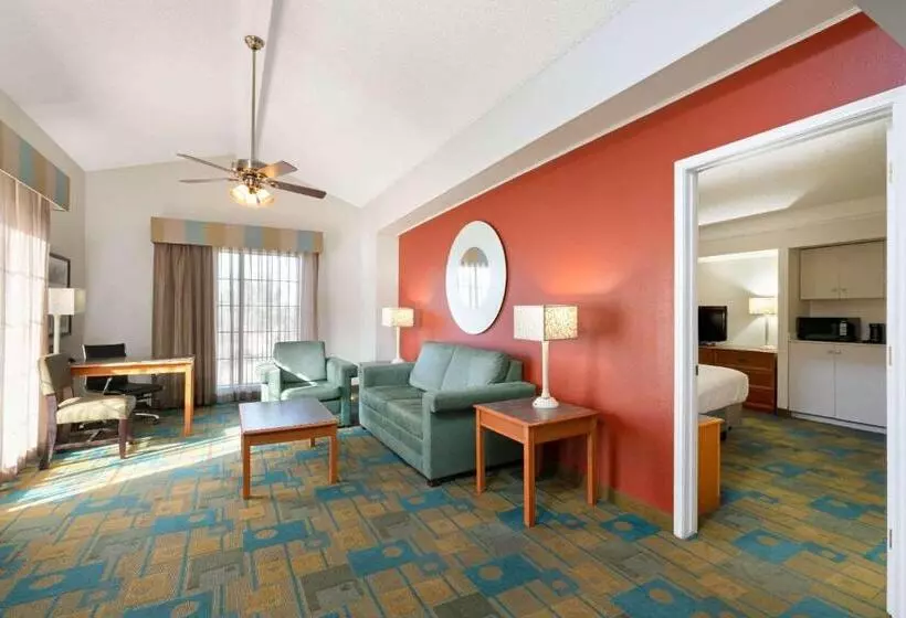 キングサイズベッドのスイートルーム, La Quinta Inn By Wyndham Phoenix Sky Harbor Airport