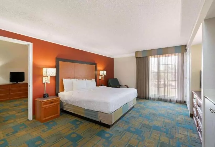キングサイズベッドのスイートルーム, La Quinta Inn By Wyndham Phoenix Sky Harbor Airport