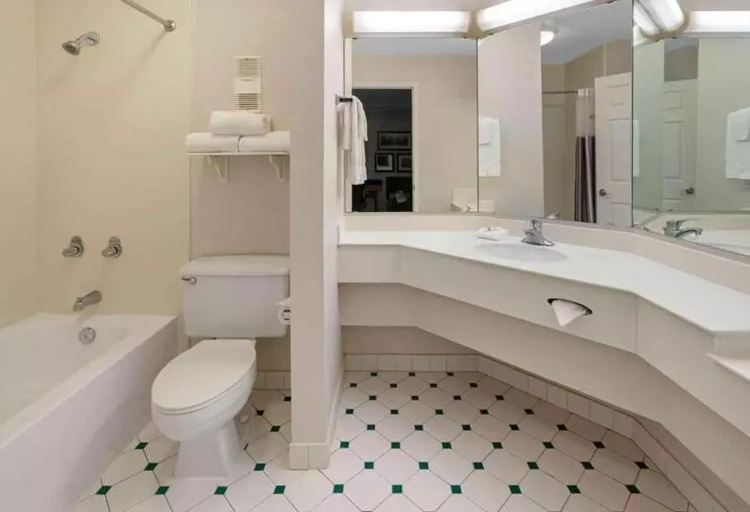 キングサイズベッドのスイートルーム, La Quinta Inn By Wyndham Phoenix Sky Harbor Airport