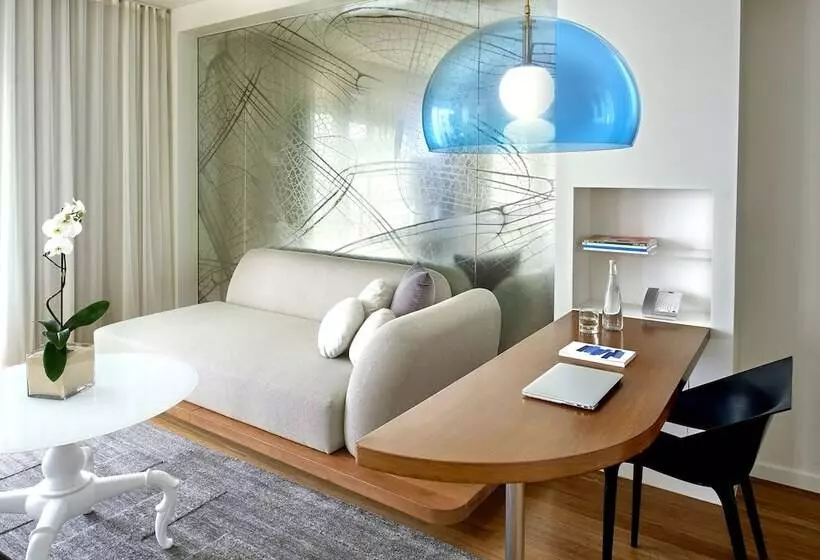 استودیوی لوکس, Mondrian Los Angeles In West Hollywood