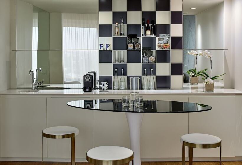 Студия Deluxe, Mondrian Los Angeles In West Hollywood