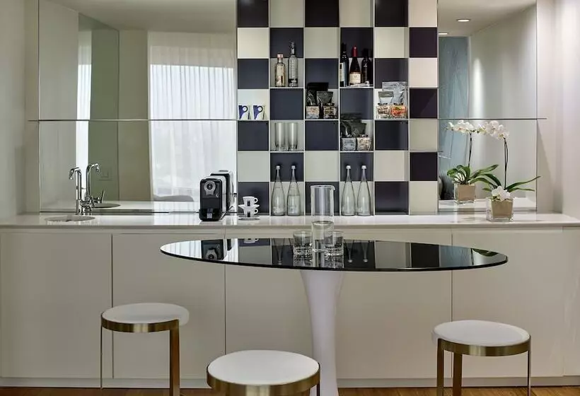 استودیوی لوکس, Mondrian Los Angeles In West Hollywood