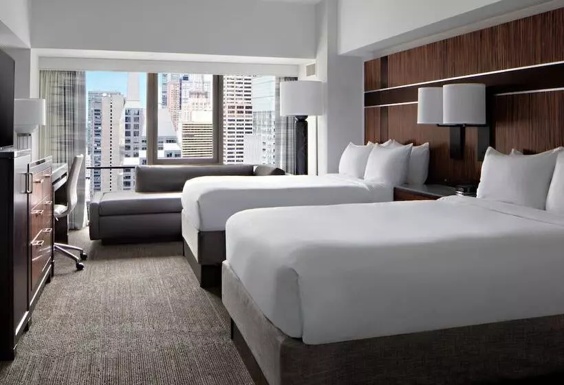 Superior-invahuone, New York Marriott Marquis