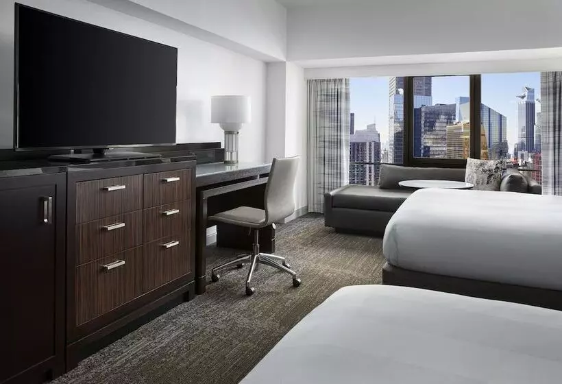 Superior-invahuone, New York Marriott Marquis
