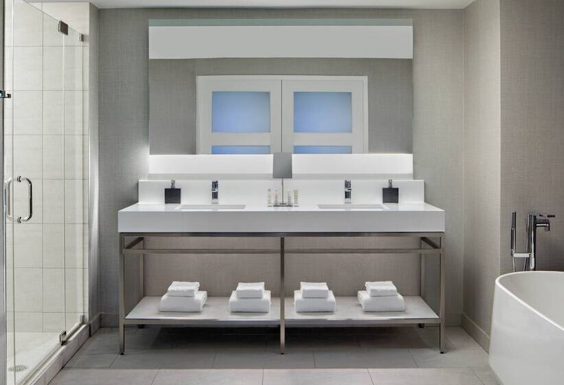 适合残疾人士使用的高档房间, New York Marriott Marquis