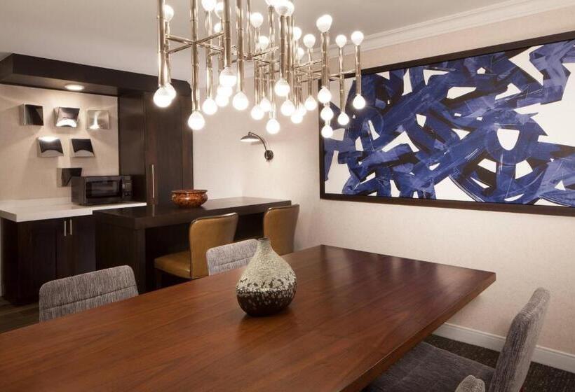 适合残疾人士使用的带超级大床的标准间, Omaha Marriott