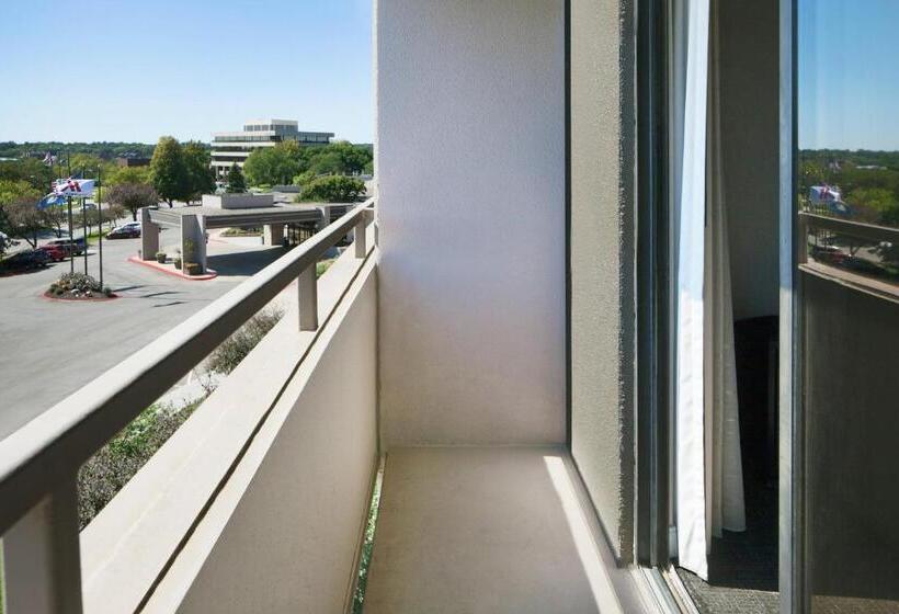 适合残疾人士使用的带超级大床的标准间, Omaha Marriott