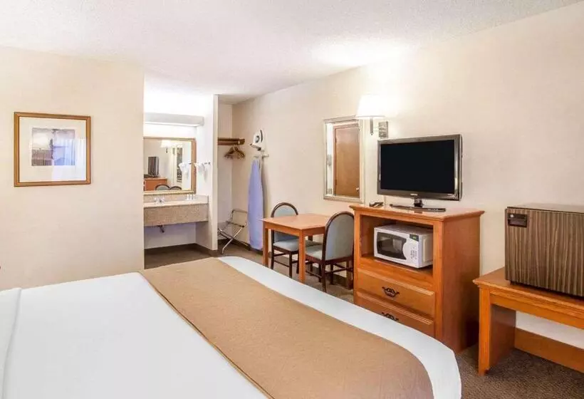 キングサイズベッドのスタンダードルーム, Quality Inn Mount Vernon
