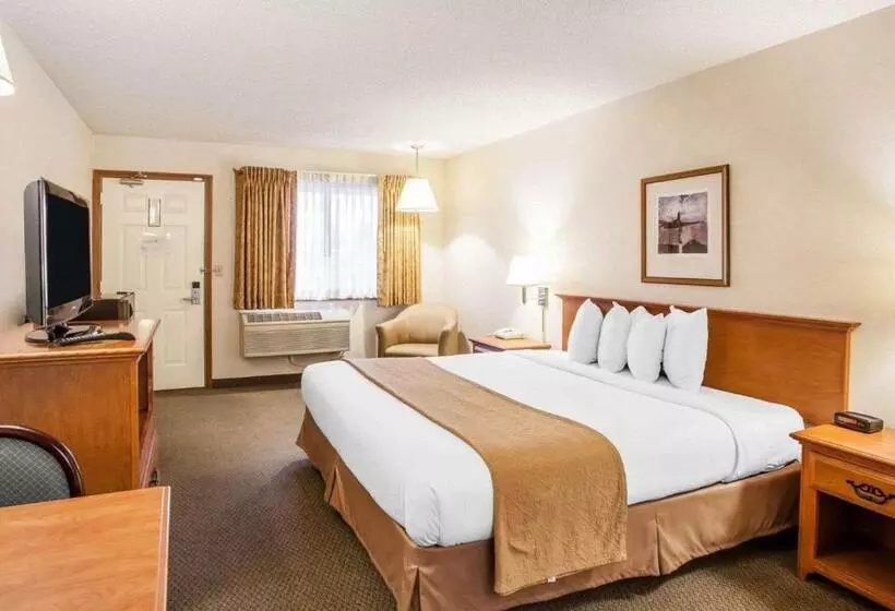キングサイズベッドのスタンダードルーム, Quality Inn Mount Vernon