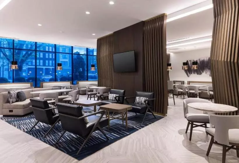 اتاق استاندارد با تخت بزرگ, Richmond Marriott