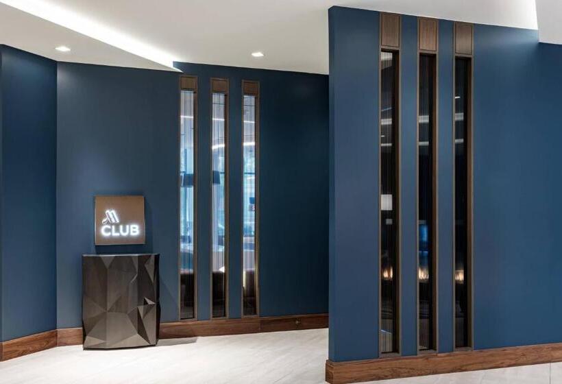 キングサイズベッドのスタンダードルーム, Richmond Marriott