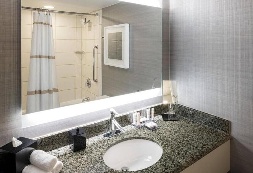 带2个双人床的标准工作室, Richmond Marriott