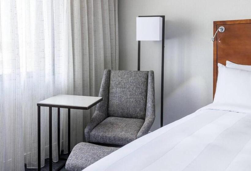 带2个双人床的标准工作室, Richmond Marriott