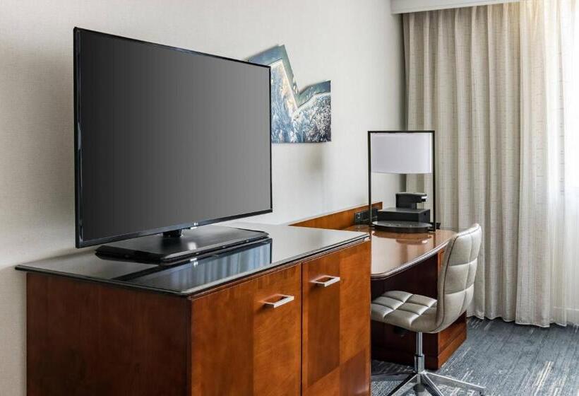 带2个双人床的标准工作室, Richmond Marriott