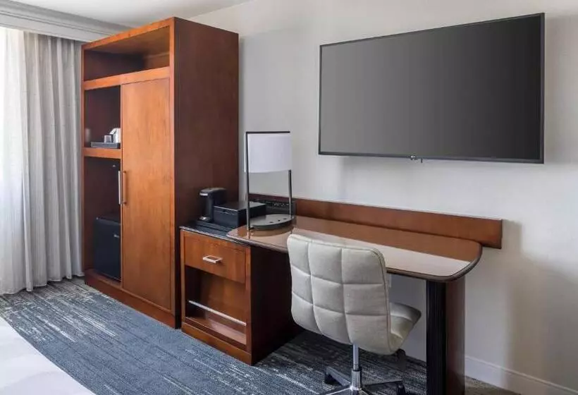 اتاق استاندارد با تخت بزرگ برای معلولان, Richmond Marriott