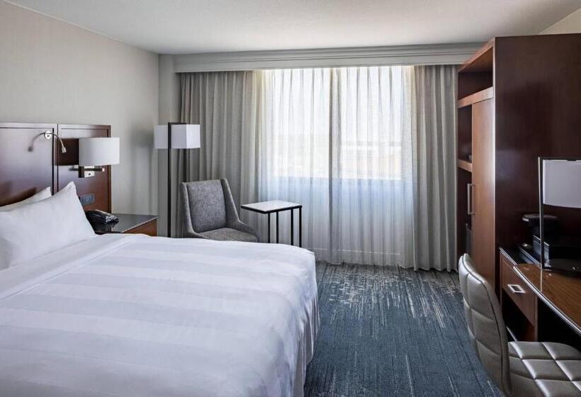 适合残疾人士使用的带超级大床的标准间, Richmond Marriott