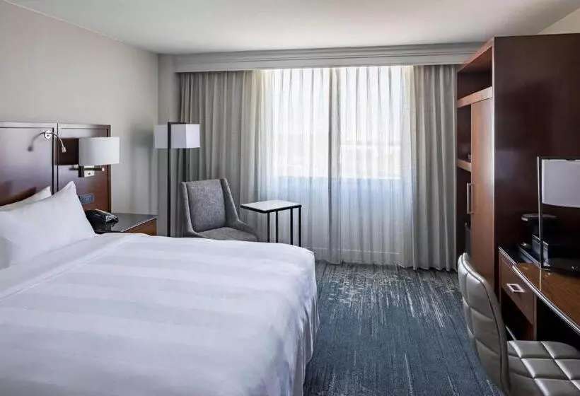 اتاق استاندارد با تخت بزرگ برای معلولان, Richmond Marriott