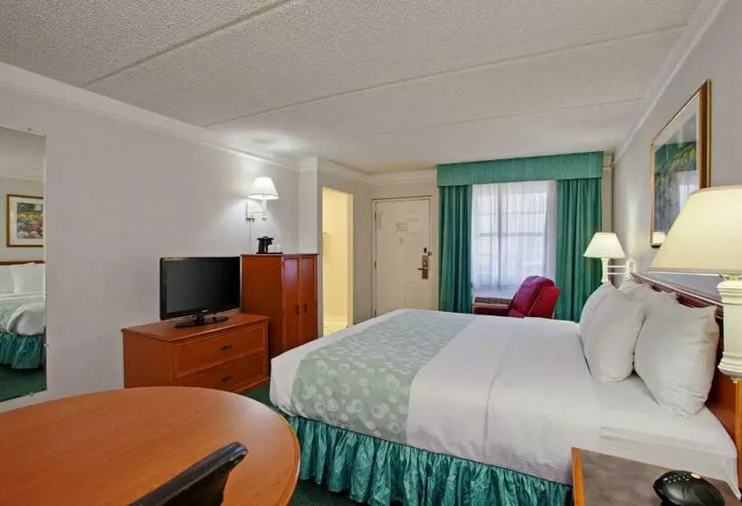 اتاق استاندارد با تخت بزرگ برای معلولان, Super 8 By Wyndham San Bernardino