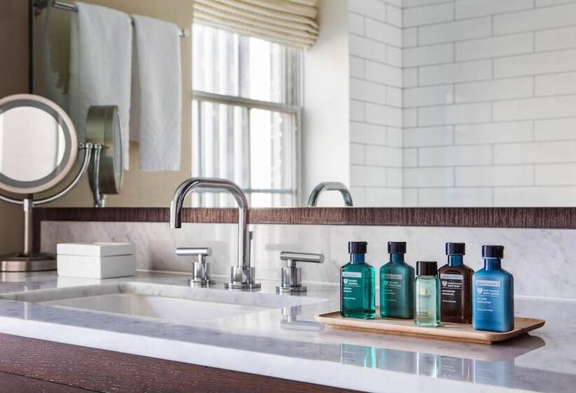 デラックスルーム, The Mayflower Hotel, Autograph Collection