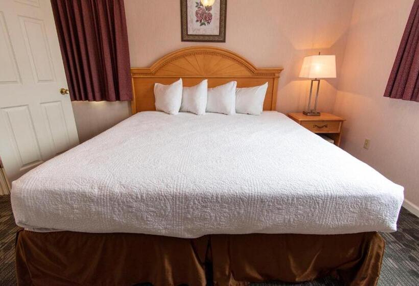 מיטת קינג בסוויטה, Marine Village Resort