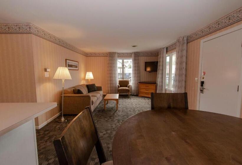 מיטת קינג בסוויטה, Marine Village Resort