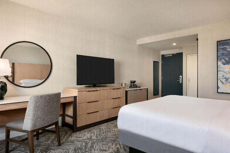 Стандартный Номер Кровать Кинг, Doubletree By Hilton Canton Downtown