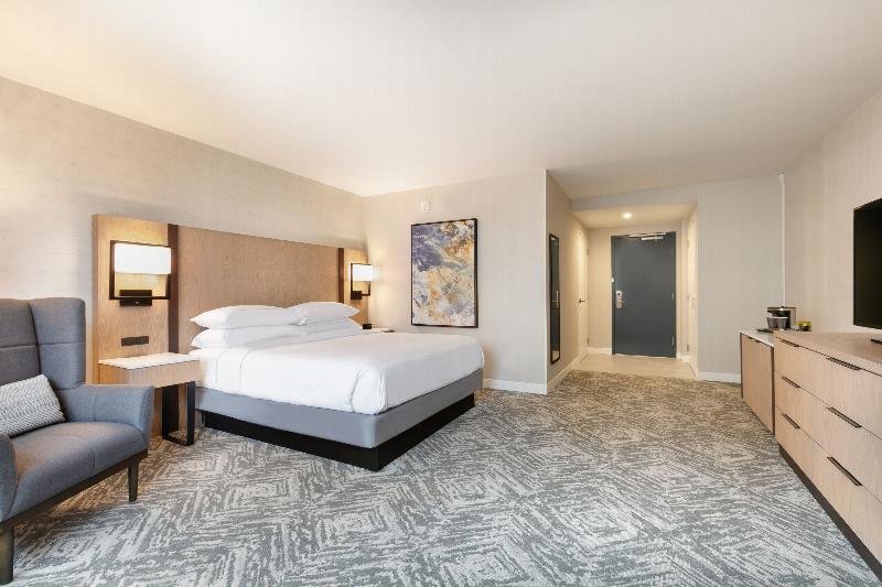스탠다드 룸 킹사이즈 침대, Doubletree By Hilton Canton Downtown