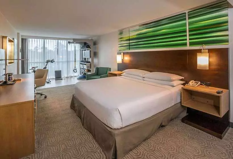 اتاق استاندارد با تخت بزرگ, Doubletree By Hilton Canton Downtown