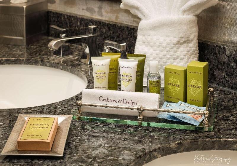 キングサイズベッドのスタンダードルーム, Hilton Lexington/downtown