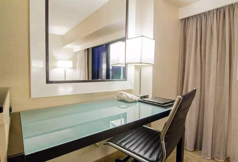 اتاق استاندارد با تخت بزرگ برای معلولان, Hilton Lexington/downtown