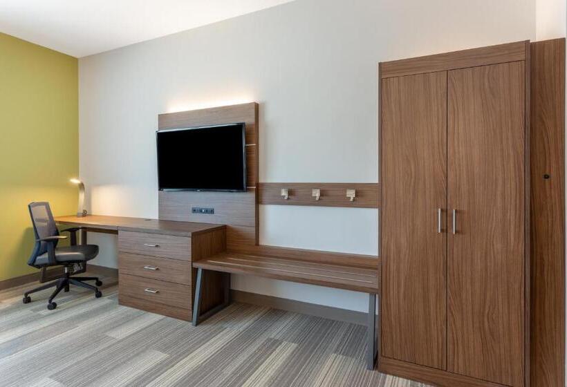 适合残疾人士使用的带超级大床的标准间, Holiday Inn Express & Suites   Springfield North, An Ihg