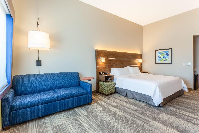适合残疾人士使用的带超级大床的标准间, Holiday Inn Express & Suites   Springfield North, An Ihg