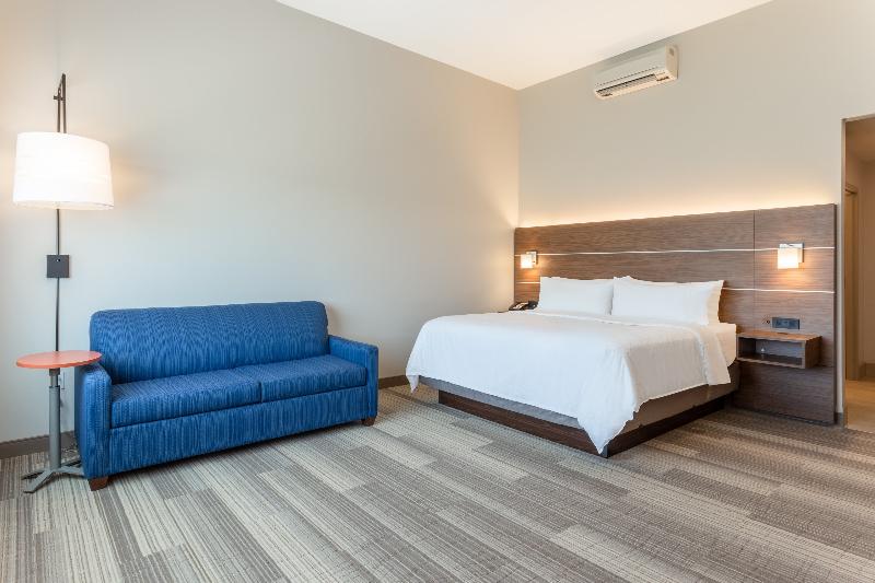 Люкс Кровать Кинг, Holiday Inn Express & Suites Springfield North, An Ihg