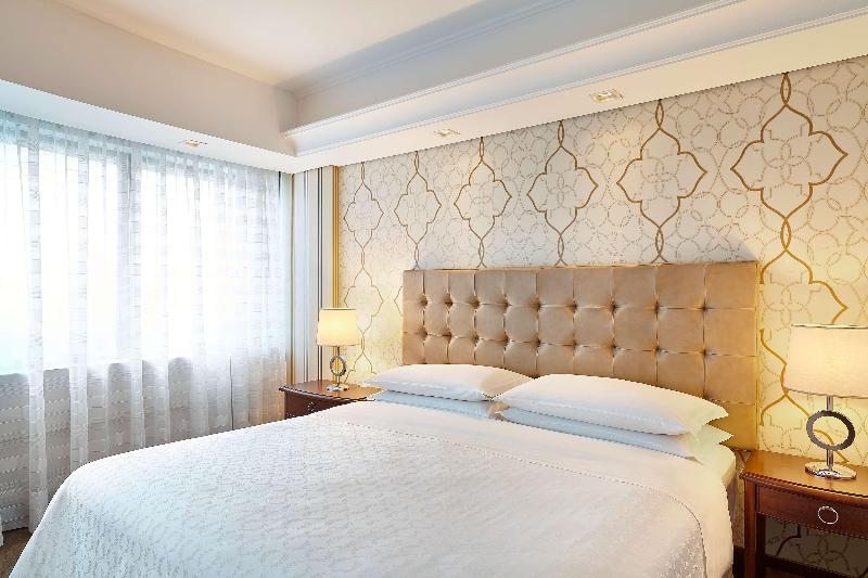 带大床的套房, Holiday Inn Express & Suites   Springfield North, An Ihg