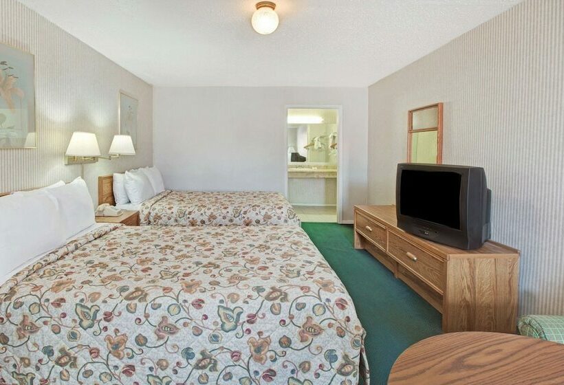 غرفه قياسيه سريرين مزدوجين, Knights Inn South Houston