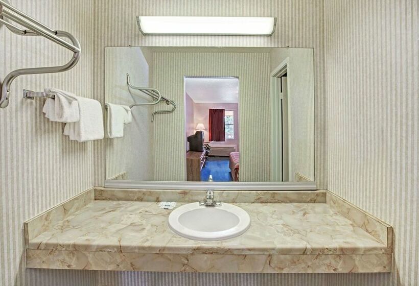 غرفه قياسيه سريرين مزدوجين, Knights Inn South Houston