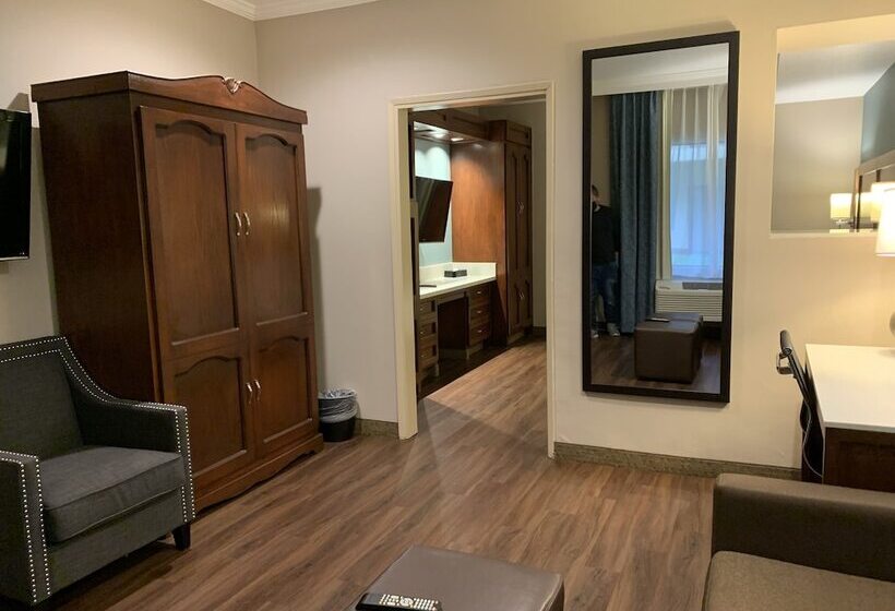 جناح مزود بجاكوزى, Mainstay Suites Orange County John Wayne Airport