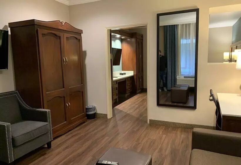 سوئیت با وان آب گرم, Mainstay Suites Orange County John Wayne Airport