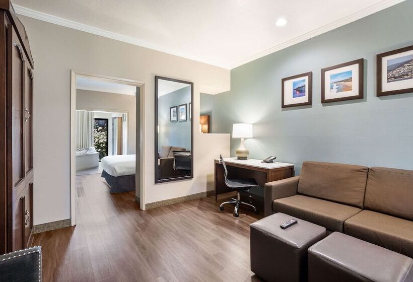 Люкс с гидромассажем, Mainstay Suites Orange County John Wayne Airport