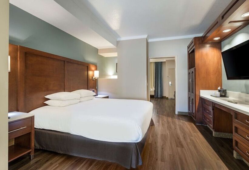جناح مزود بجاكوزى, Mainstay Suites Orange County John Wayne Airport